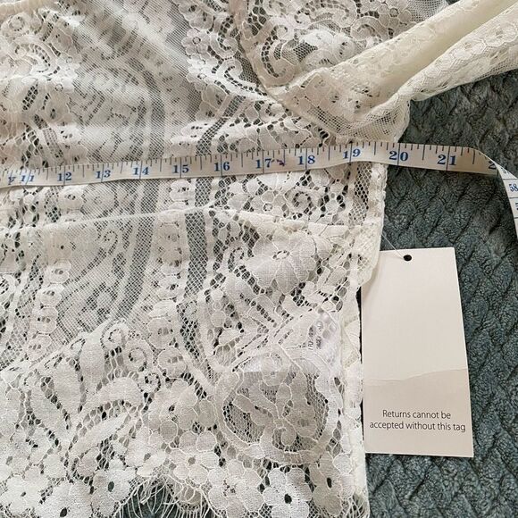NWT lace top by Tobi belaro size large - Picture 7 of 9